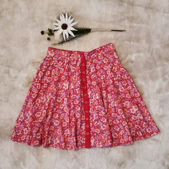 ⚘Kimchi Blue snap front flower skater button down - Picture 2 of 3